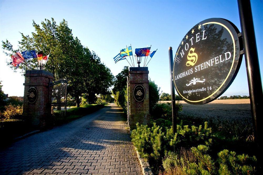 Hotel Landhaus Steinfeld Greetsiel Exterior photo